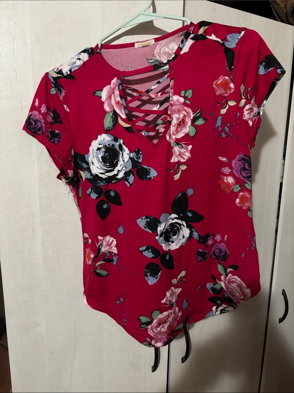 Women’s Floral Lattice V-Neck Tee - Raspberry Pink